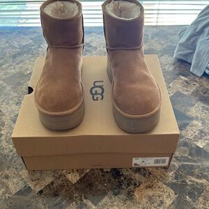 Ugg platform classic mini